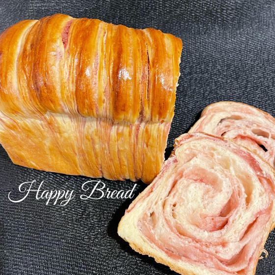 いちごのマーブルパン