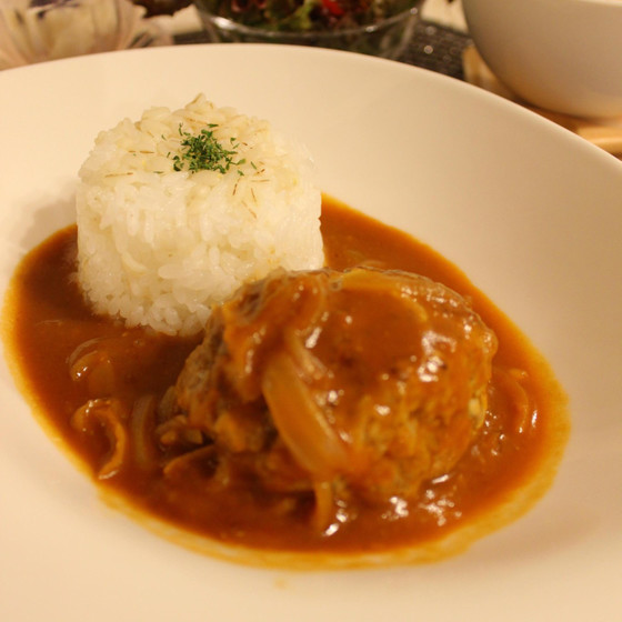ルウから作る！煮込みハンバーグ