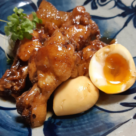 手羽元の照り煮
とろ～り半熟卵も作ります♪