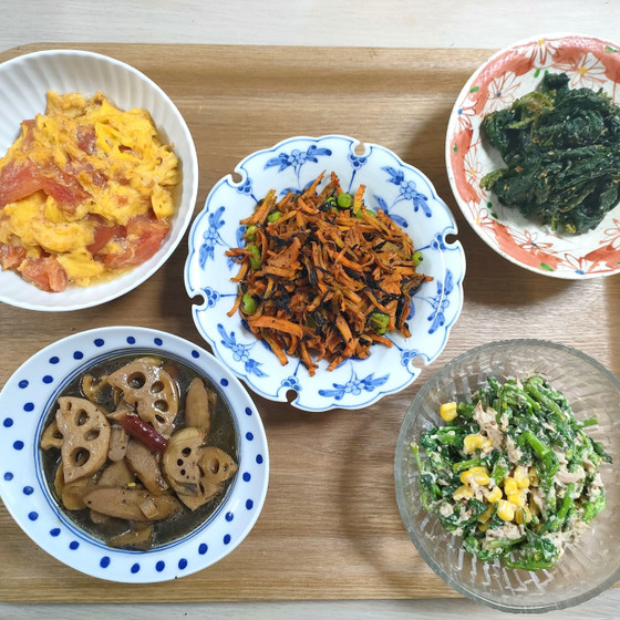 お惣菜類はビュッフェスタイル☆１レシピはお持ち帰り