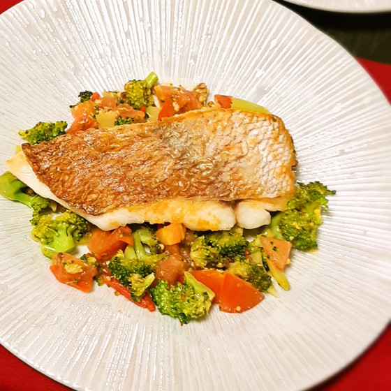 【A】魚レシピを増やそう！魚のソテー粒マスタードソース＆旬野菜たっぷりメニュー：新じゃが、春野菜などなど、春の野菜の特徴をとらえて料理への活かし方が学べます