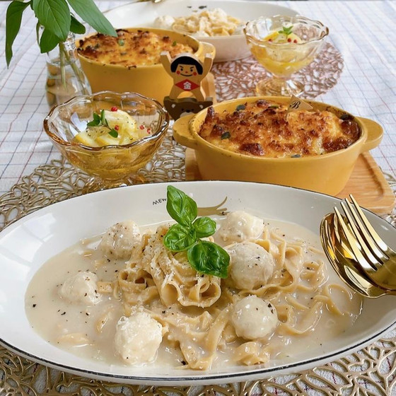手打ち生パスタ　フェットチーネミートボールのクリームパスタ