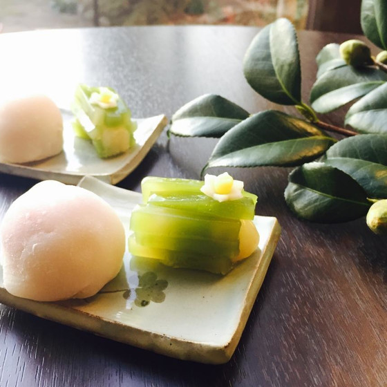 いちご大福と羊羹で作る水仙花