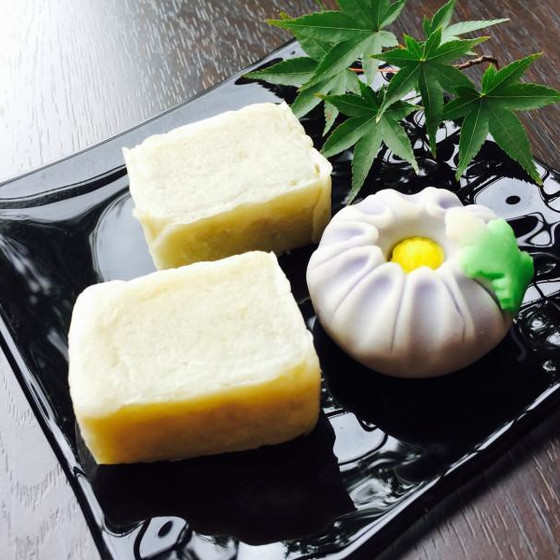 芋きんつばと千代見草
