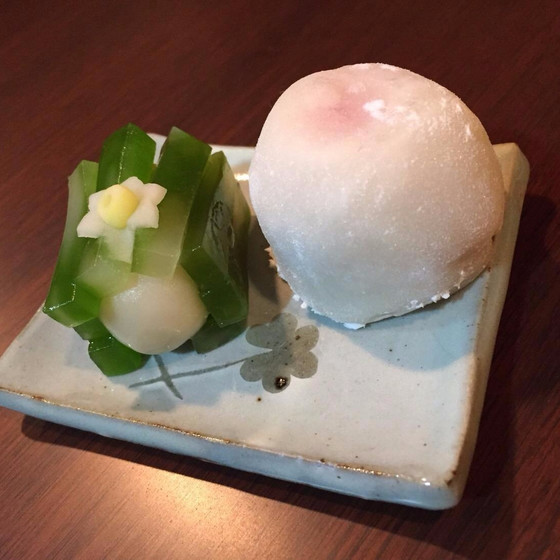 いちご大福と羊羹で作る水仙花