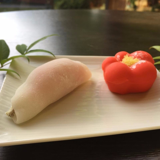 花びら餅”と煉り切りで作る”紅梅”