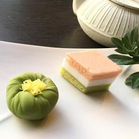 浮島と淡雪羹で作る”菱餅”と煉り切り製の”福寿草”