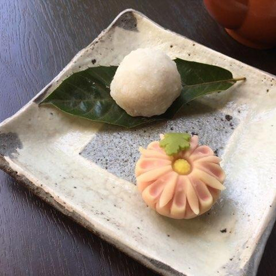 栗大福（純栗餡入り）、千代見草（煉り切り製）