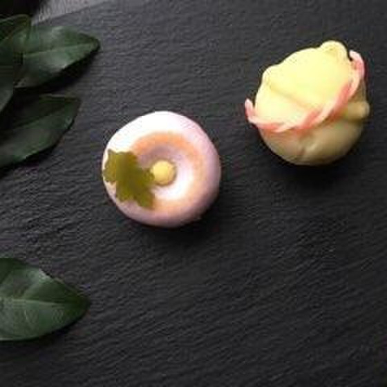 煉り切り製の”美鈴”と薯蕷饅頭製の”光琳菊”