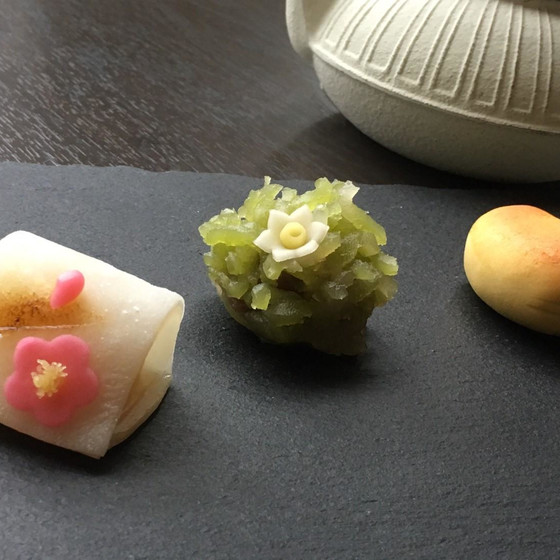 餡炊きと、3種類24個のお菓子を作る4時間のレッスンです。