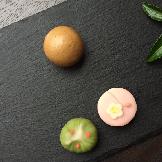 餡炊きと、3種類24個のお菓子を作る4時間のレッスンです。