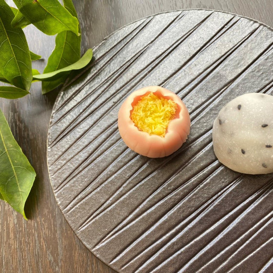 ゴマ大福と花桃（練り切り製）