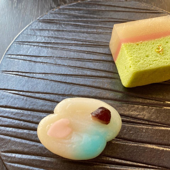 花筏（外郎製）と春霞（浮島と羊羹製）