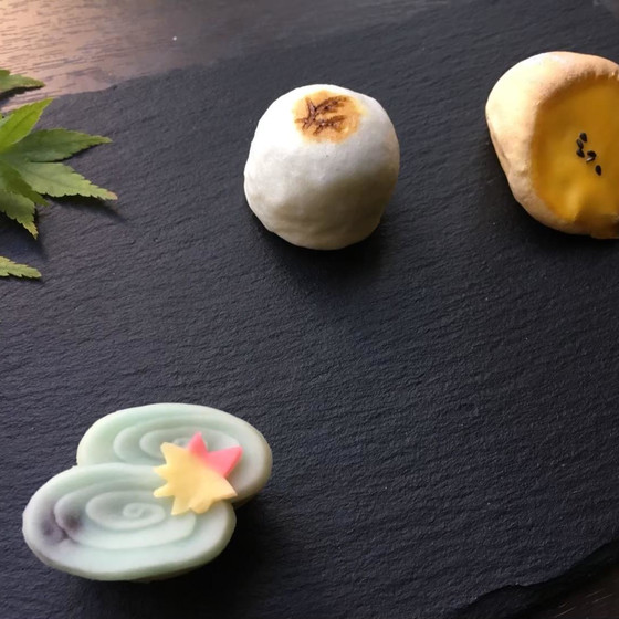餡炊きと、3種類24個のお菓子を作る4時間のレッスンです。