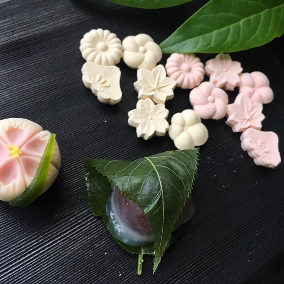 餡炊きと、3種類24個のお菓子を作る4時間のレッスンです。