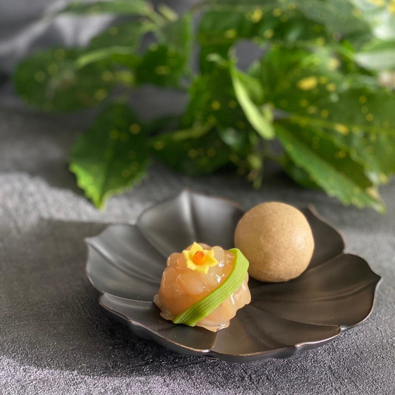 珈琲薯蕷饅頭と冬の灯（鹿の子豆製）