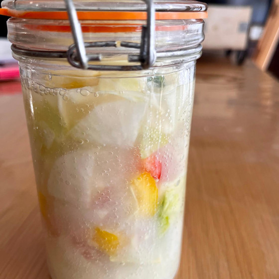 ぷくぷく乳酸菌たっぷりな麹入り水キムチはお持ち帰り