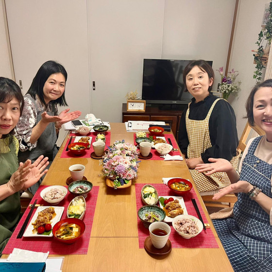 参加者さんたちで楽しくお食事