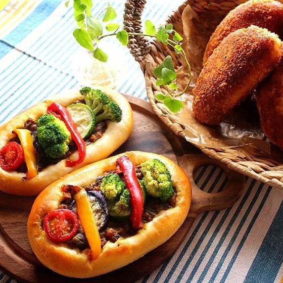 米粉で『彩野菜の焼きカレーパン』と『揚げカレーパン』レッスン