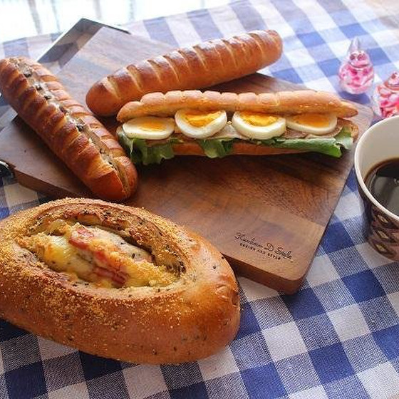 ヴィエノワと黒胡麻オニオンチーズクッペ
