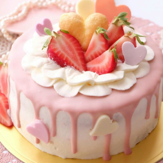 ストロベリーチョコのドリップケーキ