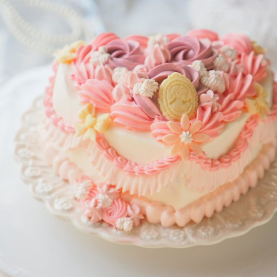 ハートのホイップクリームケーキ