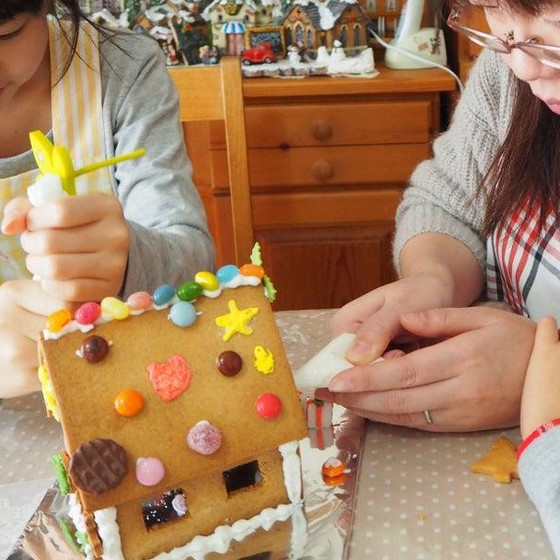 親子で作るお菓子の家