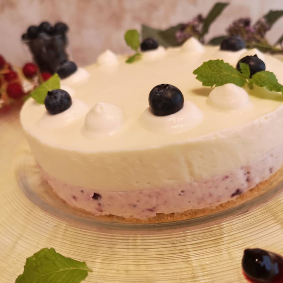 ブルーベリーのレアチーズケーキ