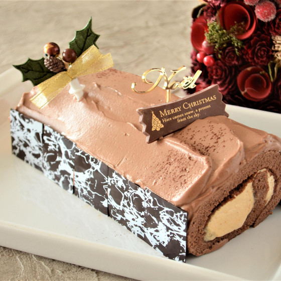 クリスマスケーキ　キャラメルバナナのブッシュドノエル