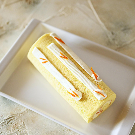 生クリームと
オレンジピールで
デコレーション