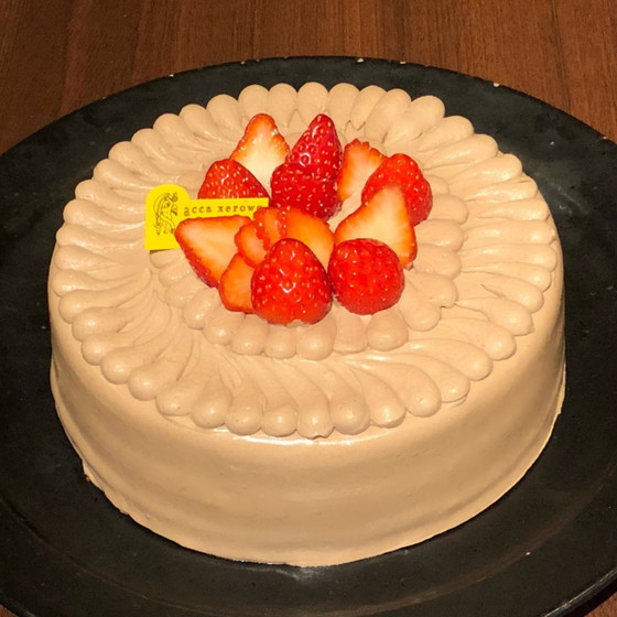 チョコクリーム　イチゴのデコレーションケーキ