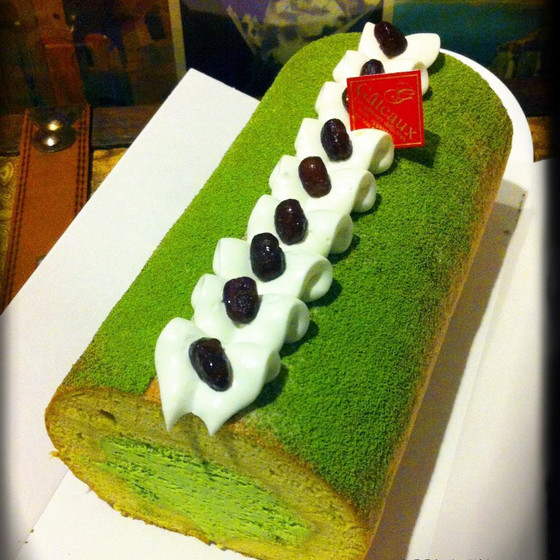 抹茶のロールケーキ&抹茶とホワイトチョコチップのスコーン