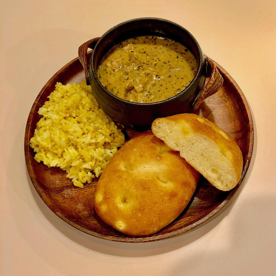 豚肉のグリーンカレー&じゃが芋フォカッチャ（リピート）