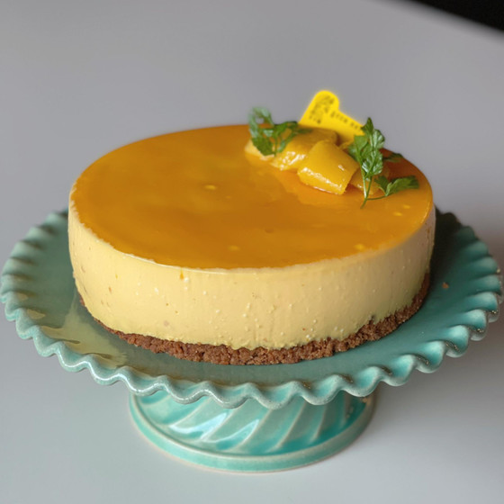 マンゴーとココナッツのレアチーズケーキ（新作）