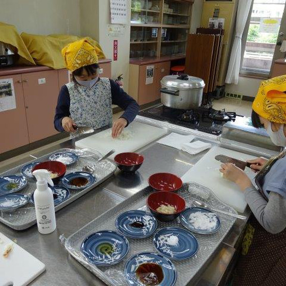 トマトのファルシーと白玉団子作り