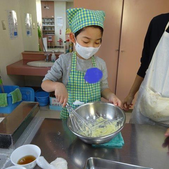 みんな大好きアッシパルマンティエ（挽肉とじゃがいものグラタン風）とトリフ風カップケーキを作ります。
