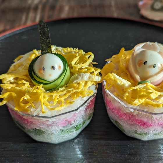 ひな祭りにちなんで雛カップ寿司つくり