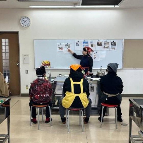 ひな祭りにちなんで料理作り