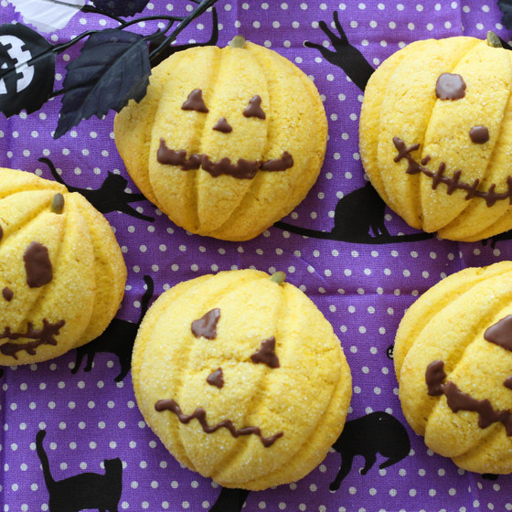 ハロウィンのかぼちゃメロンパン