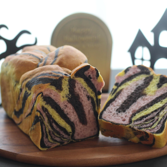 ハロウィンカラーのミニ食パン