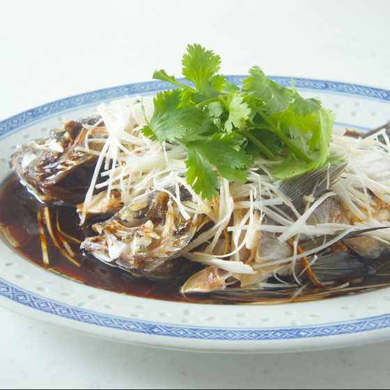①清蒸魚（白身魚蒸し）②豆豉炒蛤蜊（あさりの豆豉炒め）＋ポテトクリーム ③玫瑰花漬番茄（トマトのバラシロップ漬け）