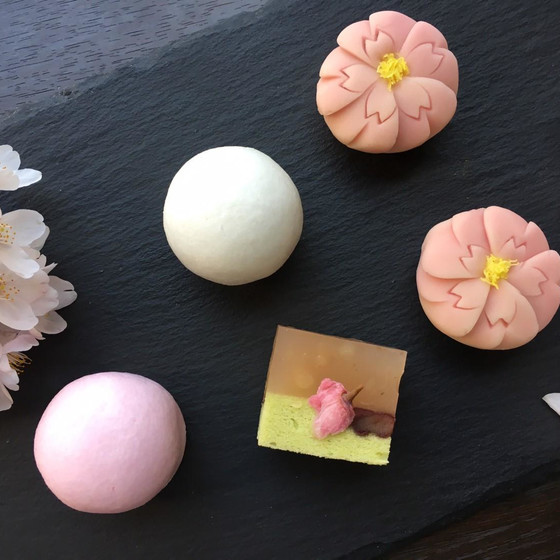 餡炊きと、3種類24個のお菓子を作る4時間のレッスンです。