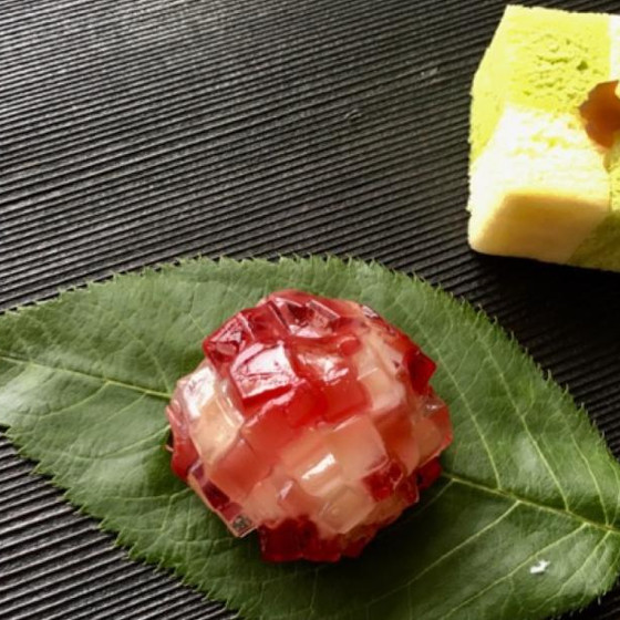 浮島製の”濡れツバメ”と”紫陽花”（赤ワイン羹）他１品
