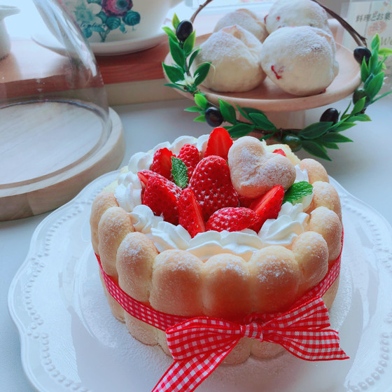 苺のシャルロットケーキ　１５ｃｍ