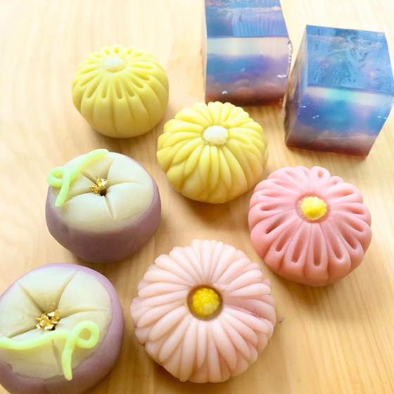夏の和菓子　「錦玉羹・あさがお＆小菊の練り切り」（土日祝）