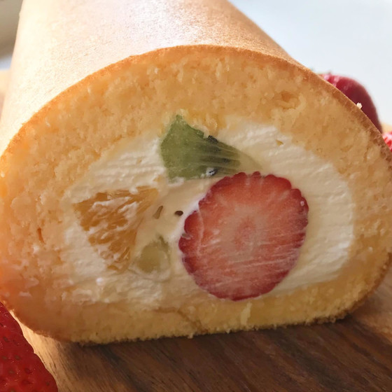 高知産の苺を丸々入れます。ちょびっ贅沢しましょう♡