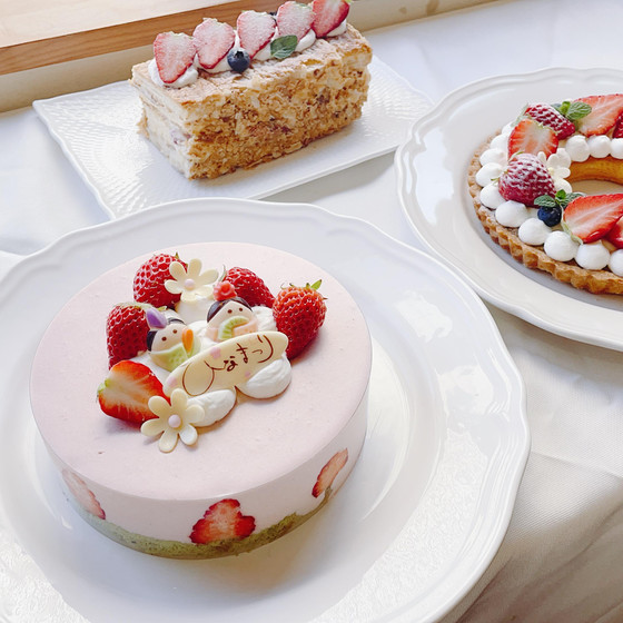 ひな祭りケーキ（苺ムースとレアチーズ）１５ｃｍ（土日）