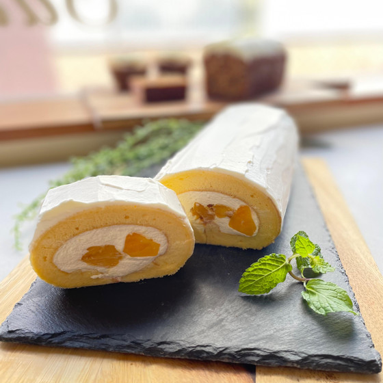 マンゴー＆ココナッツ　ロールケーキ　２５ｃｍ（土日）