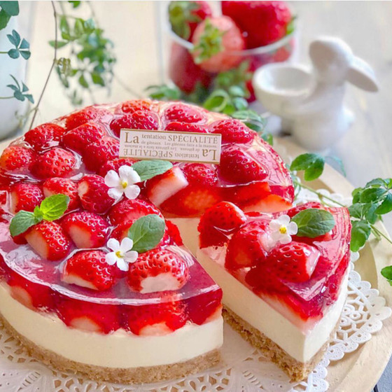 （おやつクラス）苺のレアチーズケーキ　１５ｃｍ（土日・5/１）