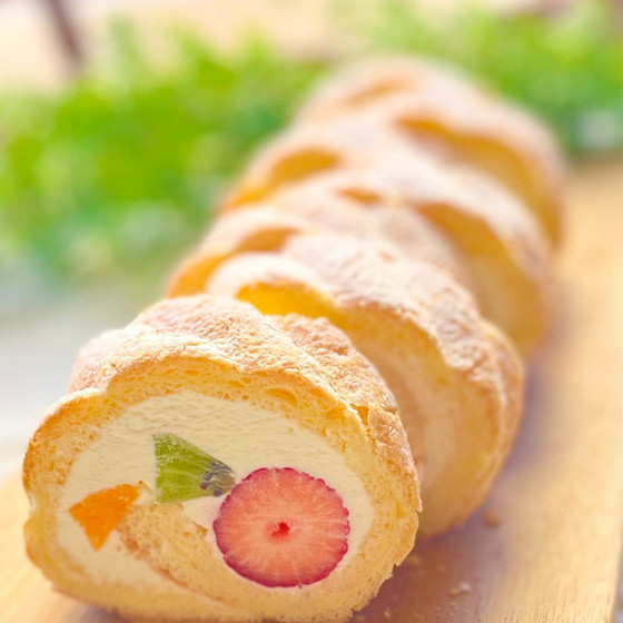 ビスキュイフルーツロールケーキ　２４ｃｍ1本